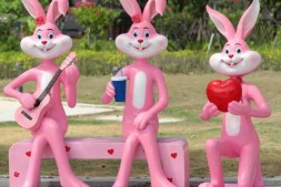 玻璃钢卡通粉红兔子雕塑坐凳